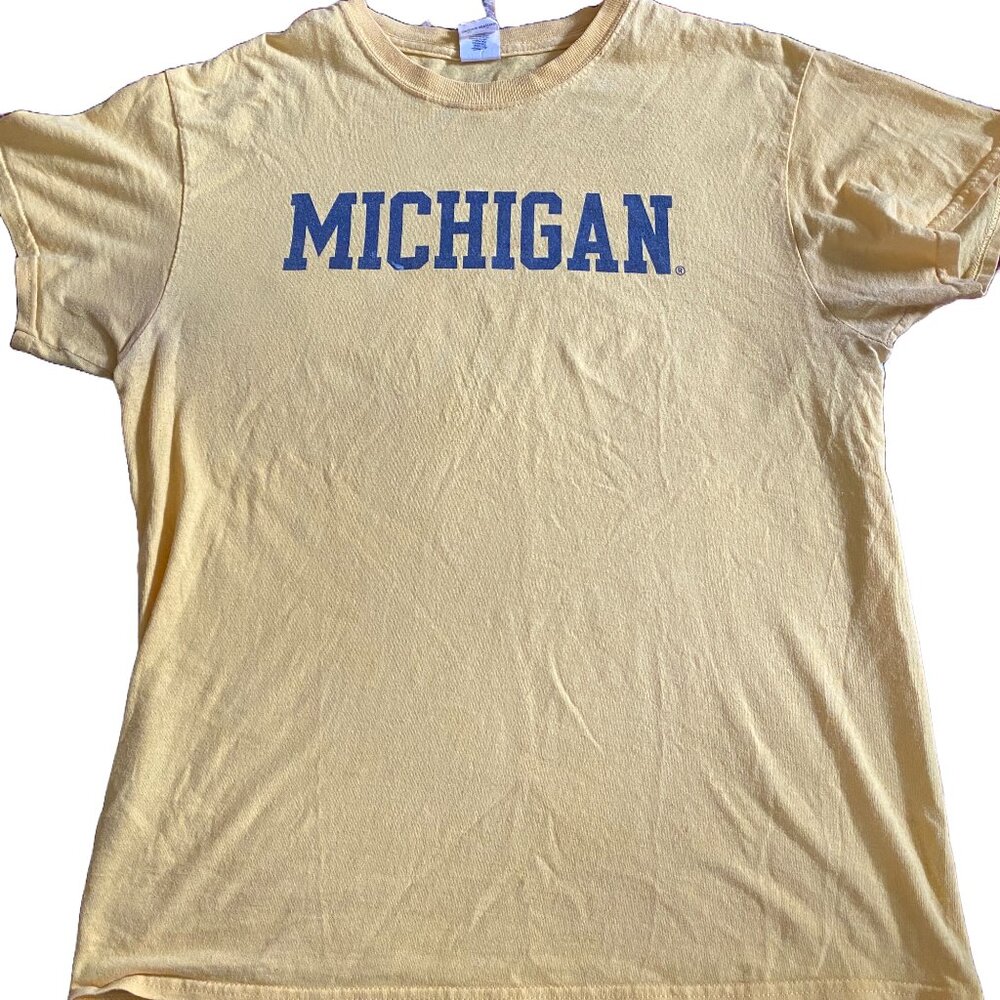 University of Michigan Gildan Tee Shirt, Medium